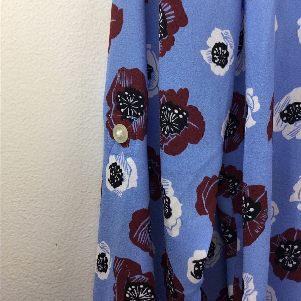 LOFT Baby Blue Floral Button Cuff Blouse - MP‎ - Picture 9 of 12